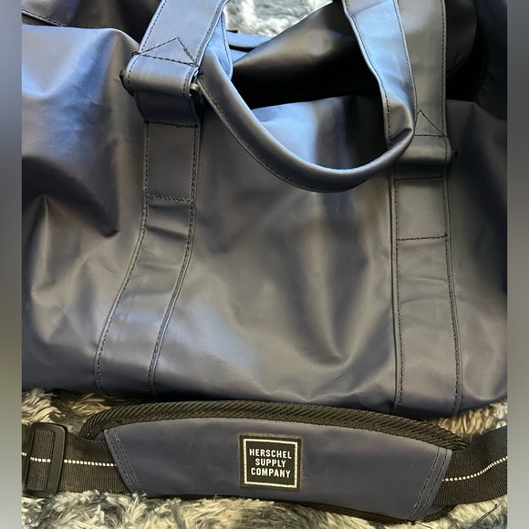 Herschel Supply Co. Novel Duffel Studio Navy Blue EUC - Picture 5 of 12
